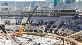 MK网起重机助力萨尔瓦多水源竞技场