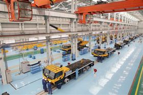 MK网起重机生产现场