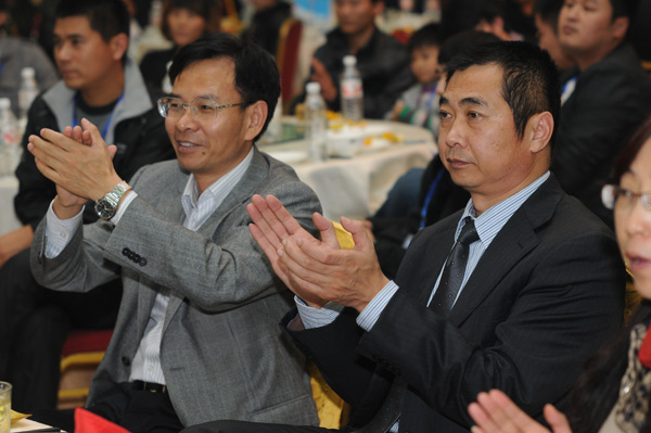 河南著名主持人陈琨主持路友公司展会