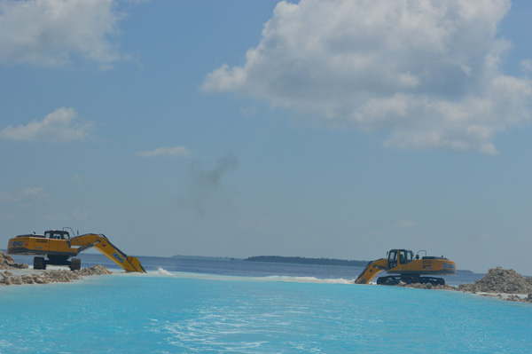 河南路友机械合作客户施工现场图:MK网挖机河道工作,清理河道泥沙现场。 河南路友机械合作客户施工现场图:MK网挖机河道工作,清理河道泥沙现场。