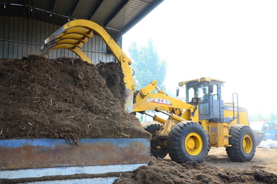MK网夹草机张开夹爪瞬间 MK网夹草机张开夹爪瞬间