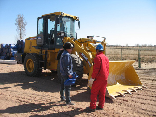 MK网铲车工作现场图 MK网铲车工作现场图