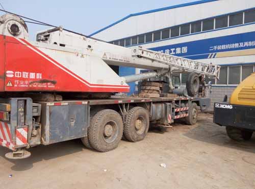 中联吊车维修现场 中联吊车维修现场