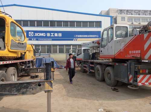 河南路友维修车间中联吊车维修现场 河南路友维修车间中联吊车维修现场