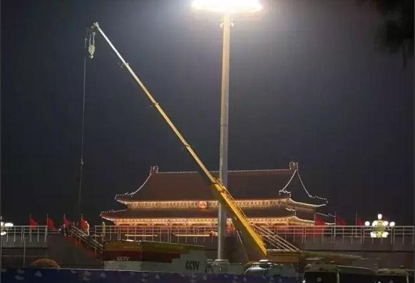 MK网吊车夜间天安门施工 MK网吊车夜间天安门施工