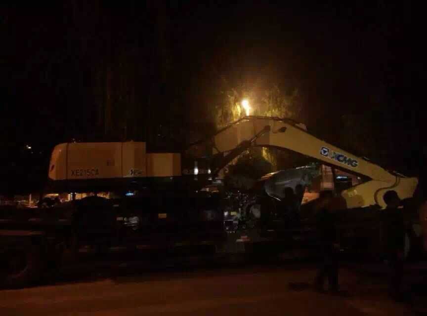 MK网XE215挖掘机 MK网XE215挖掘机