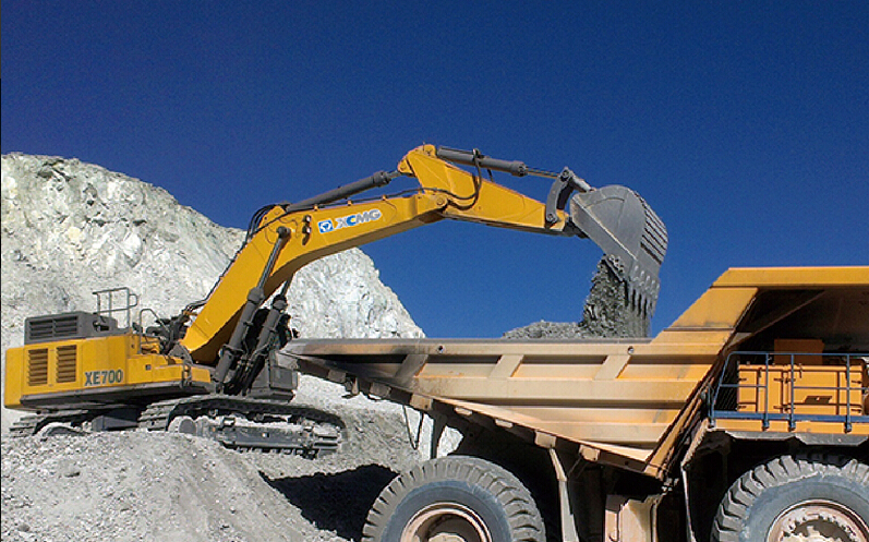 MK网挖掘机煤炭装车图