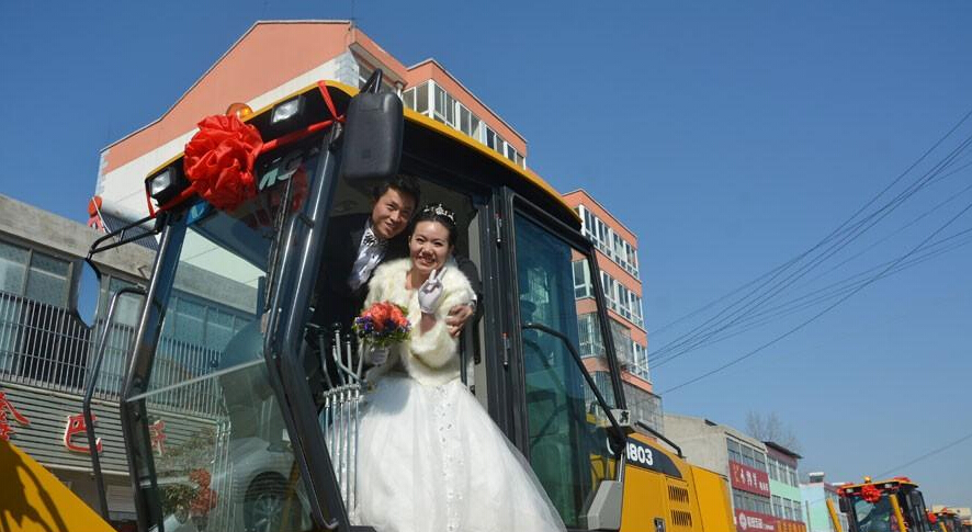 霸气婚车新人美翻了 霸气婚车新人美翻了