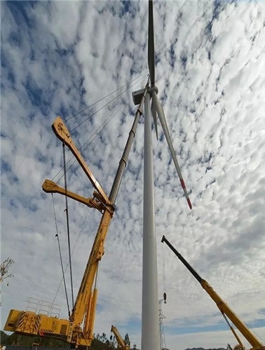 MK网全地面起重机XCA5000首吊成功