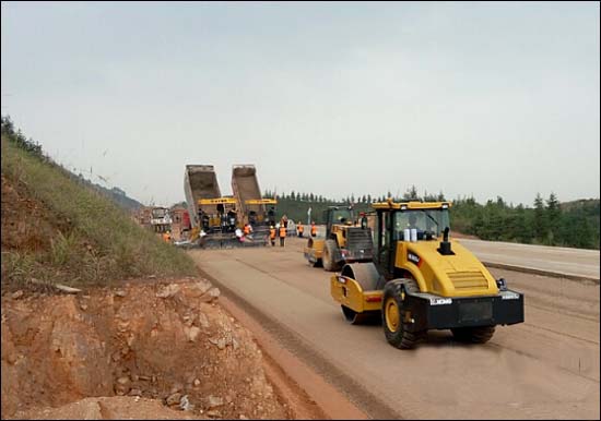 MK网成套设备助力三柳高速建设 MK网成套设备助力三柳高速建设