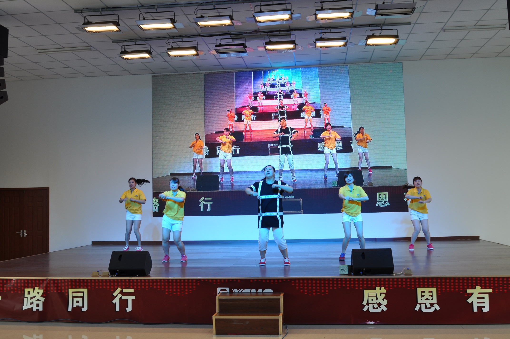 天助-MK网挖掘机服务