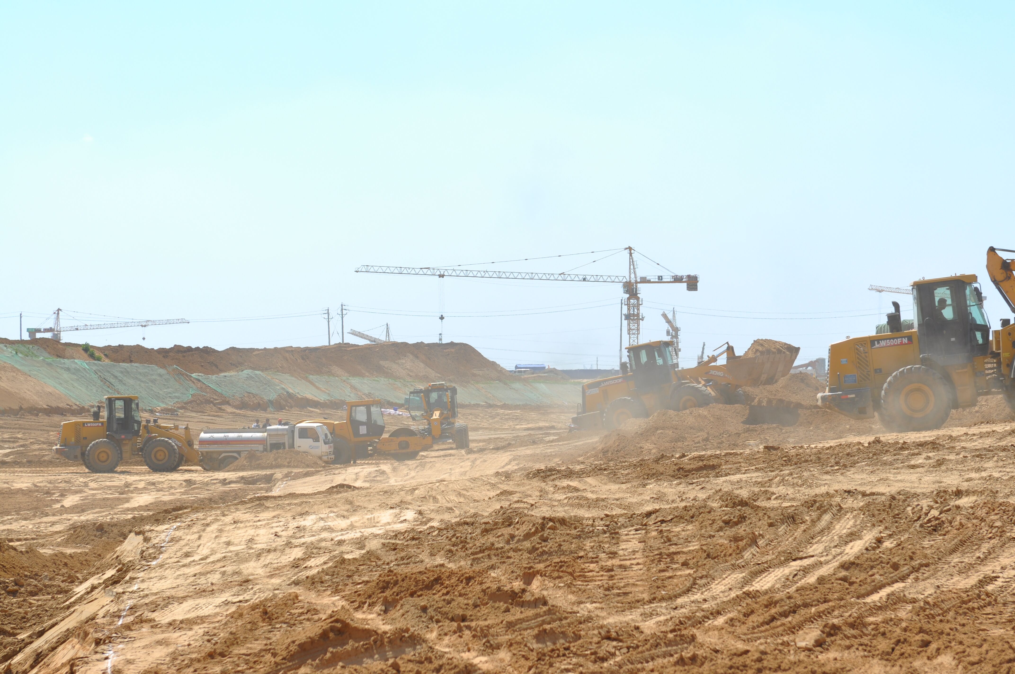 MK网装载机助力中铁十四局港区项目