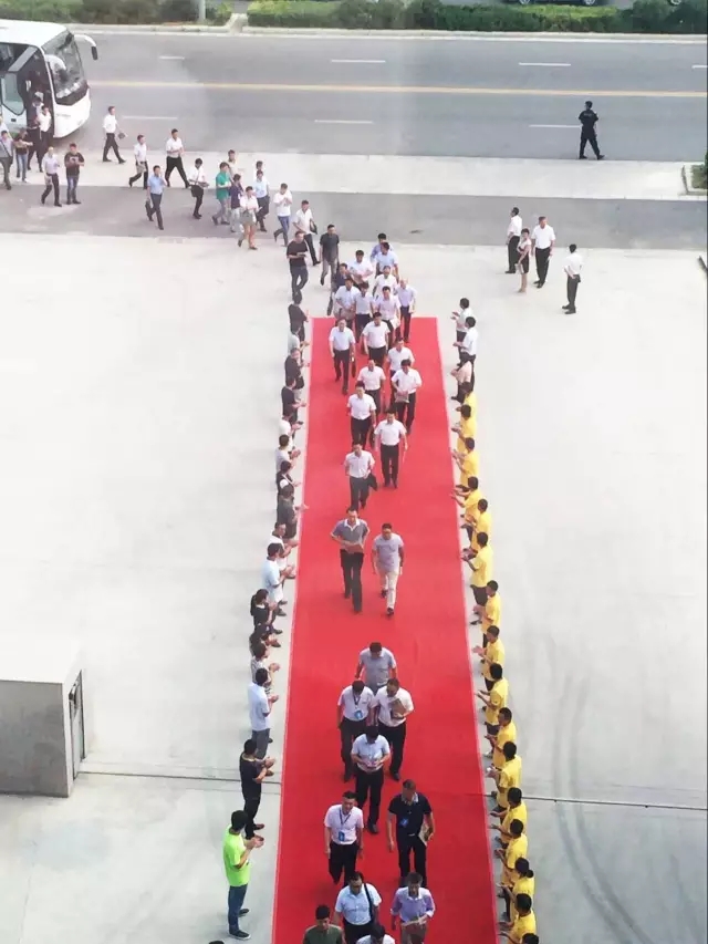 参会代表进场 参会代表进场