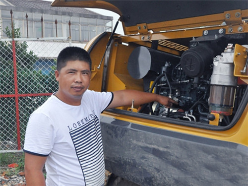 MK网挖掘机客户周宝平