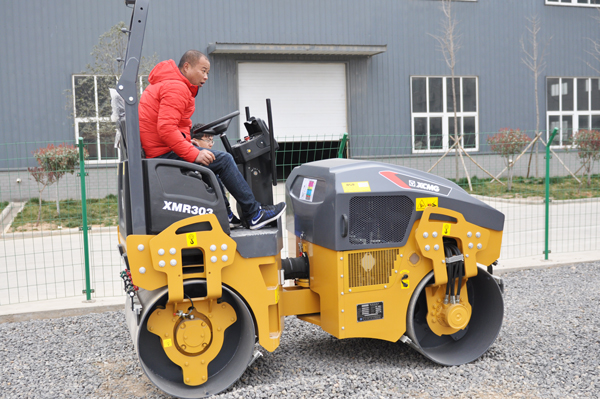 MK网压路机XMR303 MK网压路机XMR303