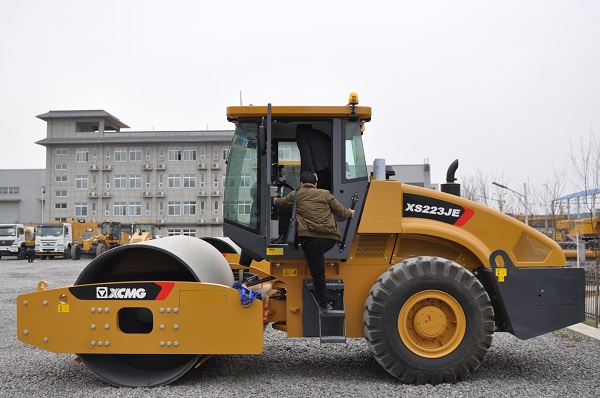 MK网XS223JE单钢轮压路机