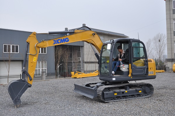 河南挖掘机MK网总代理 400-990-3710