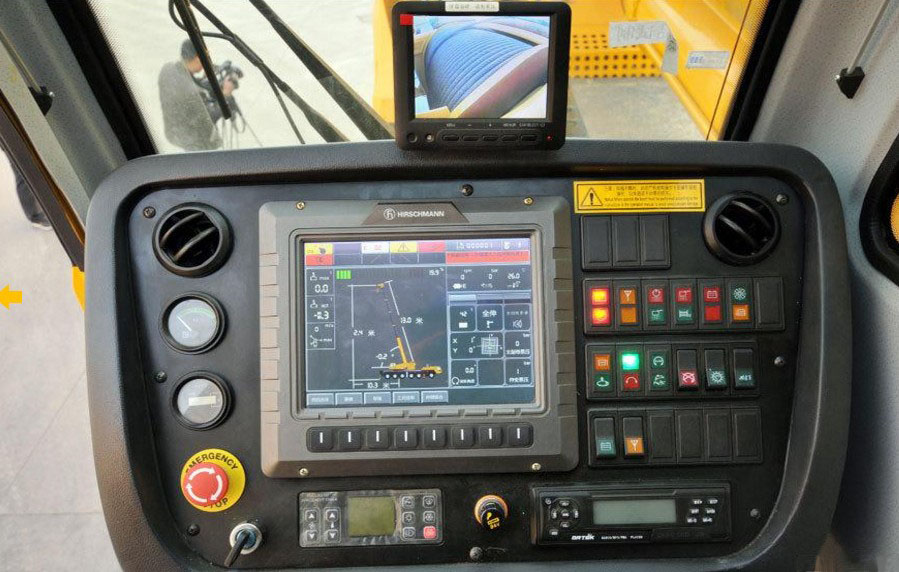 全面升级的MK网20吨吊车的驾驶室