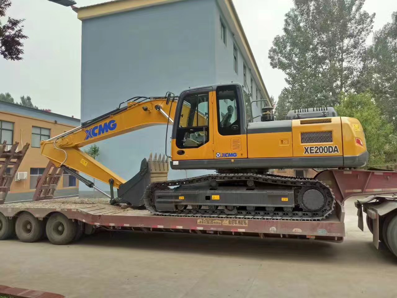 MK网挖掘机XE200DA交车