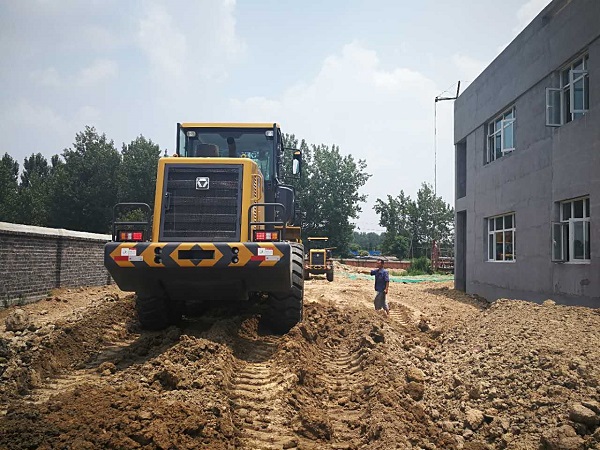 MK网装载机交车