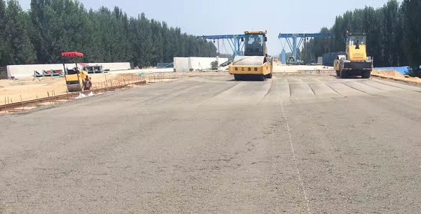 MK网压路机助力郑州机西高速建设