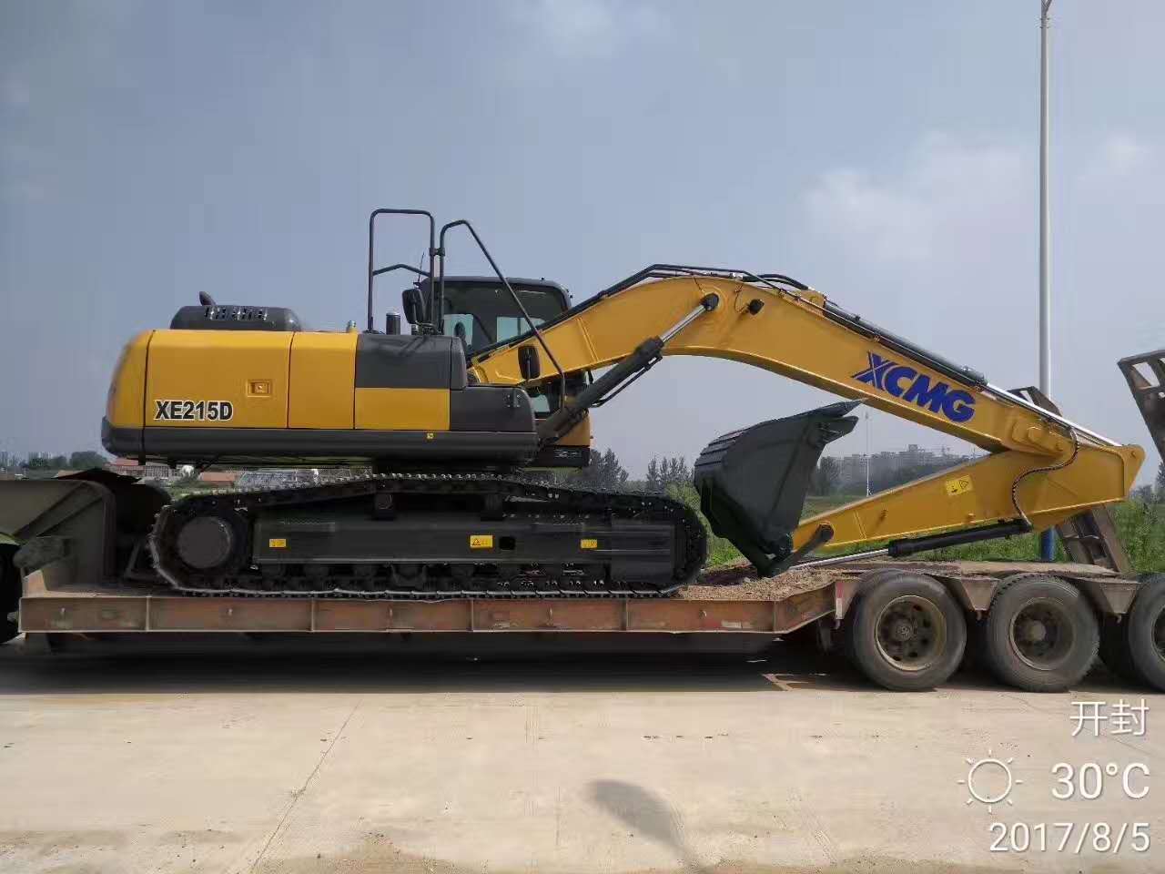 MK网XE215D挖掘机交车