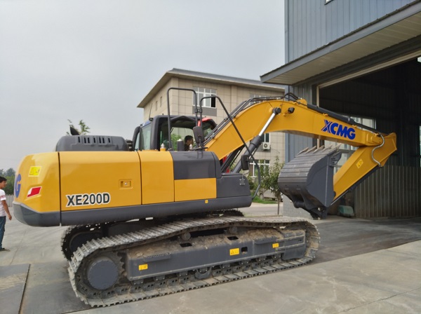 MK网XE200D挖掘机