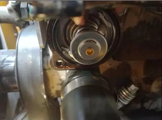 挖掘机水温过高如何解决？