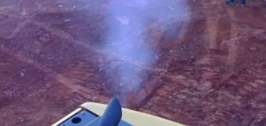 挖掘机冒蓝烟 挖掘机冒蓝烟