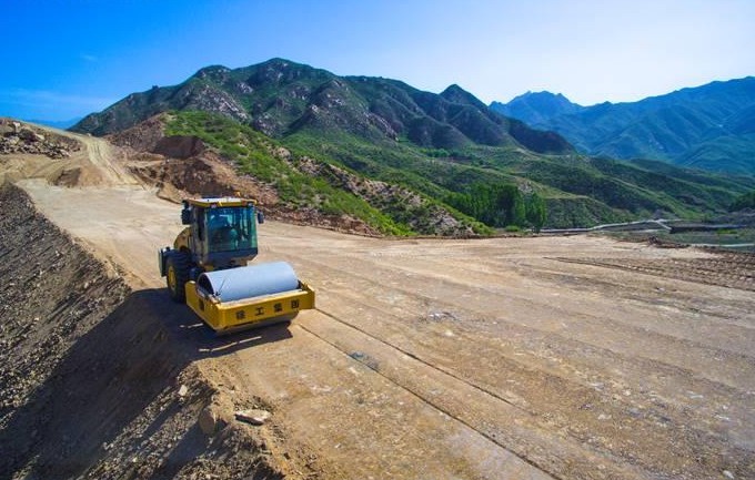 MK网钢轮压路机