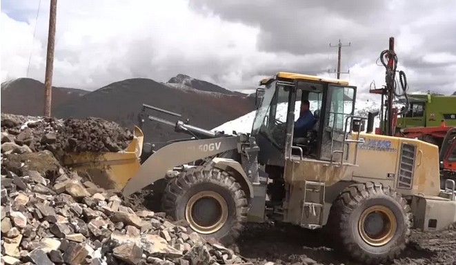 MK网装载机恶劣环境下工作 MK网装载机恶劣环境下工作