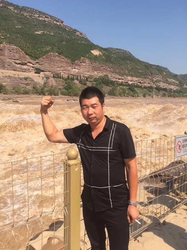 MK网挖机主人王俊杰 MK网挖机主人王俊杰