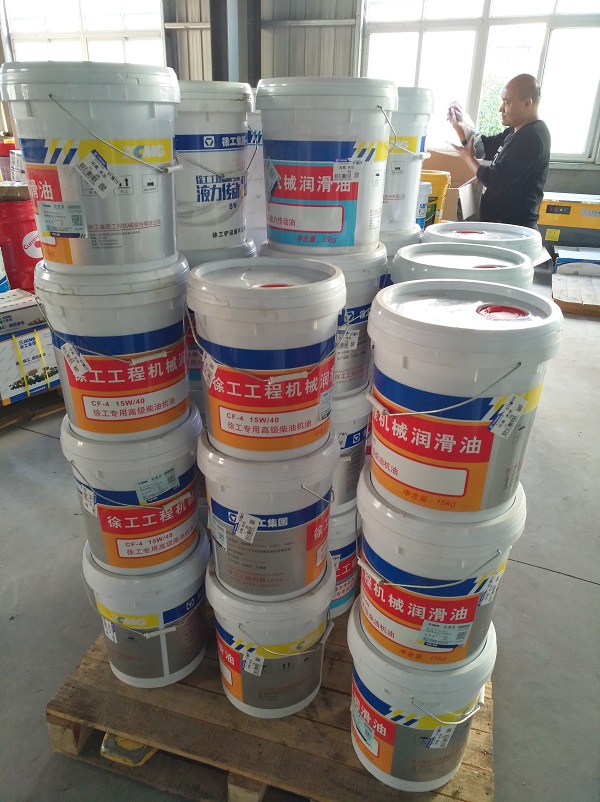 河南路友机械教您如何正确选择装载机常用油 河南路友机械教您如何正确选择装载机常用油