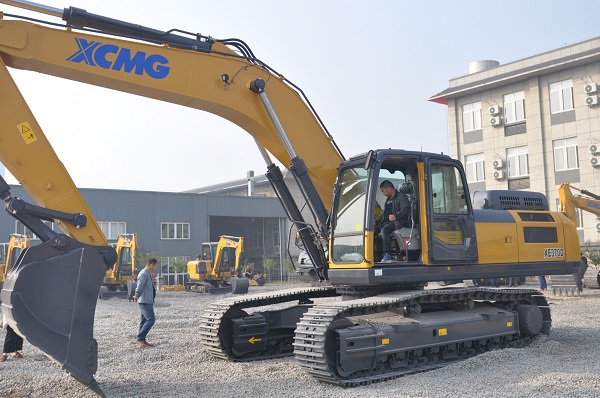 MK网XE370D挖掘机