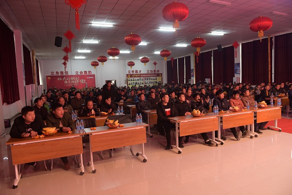 参加河南路友MK网挖机订货会的嘉宾