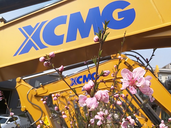 春天里的MK网挖掘机