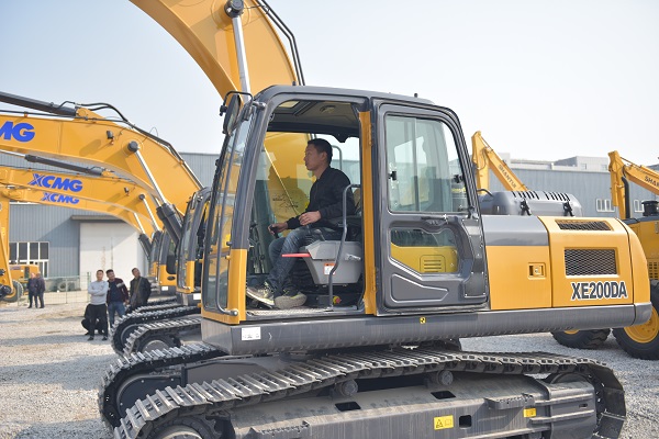 MK网200挖机试驾