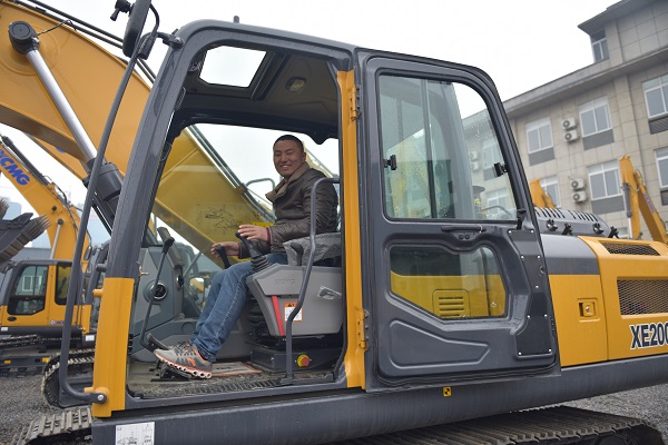 MK网挖掘机 河南代理商电话4009903710