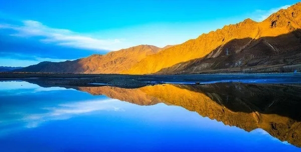 20台MK网起重机点亮拉萨河 20台MK网起重机点亮拉萨河