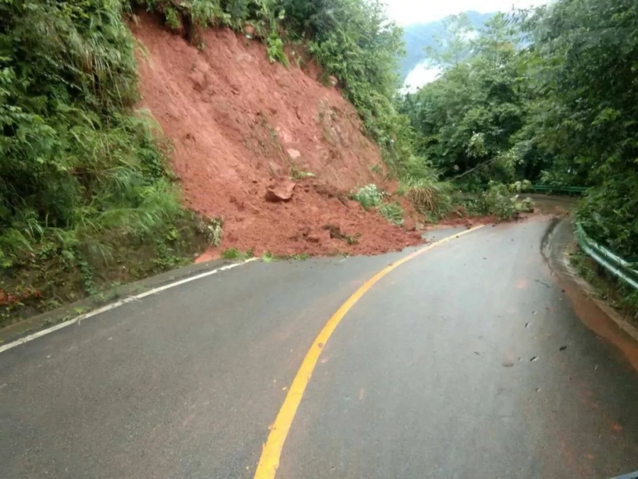 无畏风雨,MK网挖机四川客户救灾行 无畏风雨,MK网挖机四川客户救灾行