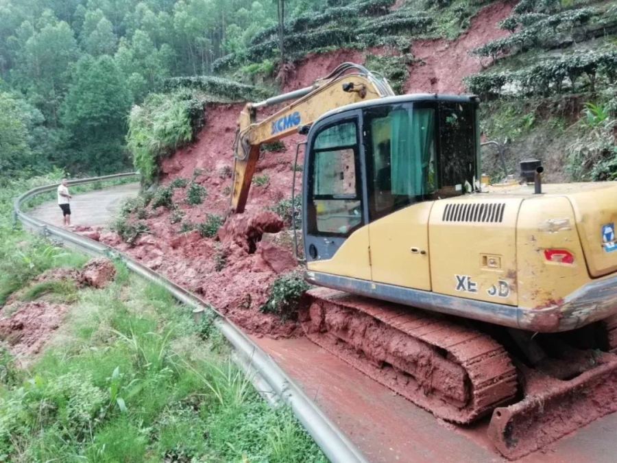 无畏风雨,MK网挖机四川客户救灾行 无畏风雨,MK网挖机四川客户救灾行