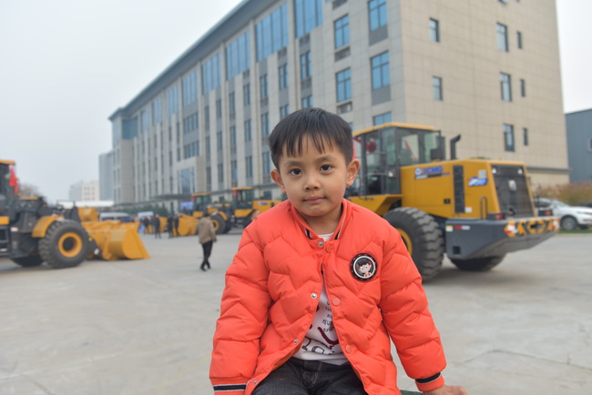 MK网装载机萌宝宝