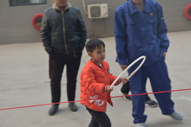 MK网装载机客户参与游戏活动