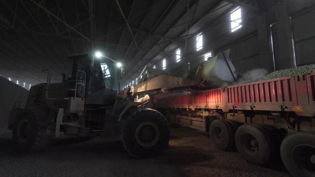 郑州周边客户MK网大吨位装载机使用现场