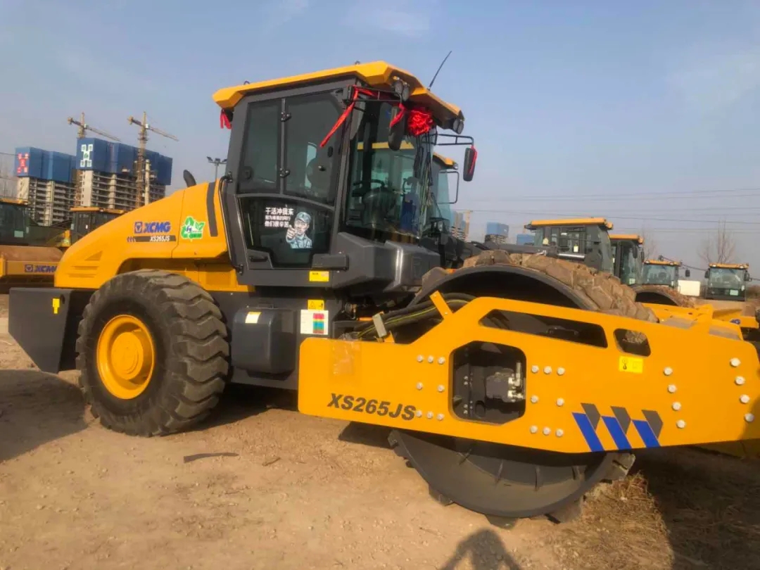 MK网睿龙XS265JS压路机助力西北建设 MK网睿龙XS265JS压路机助力西北建设