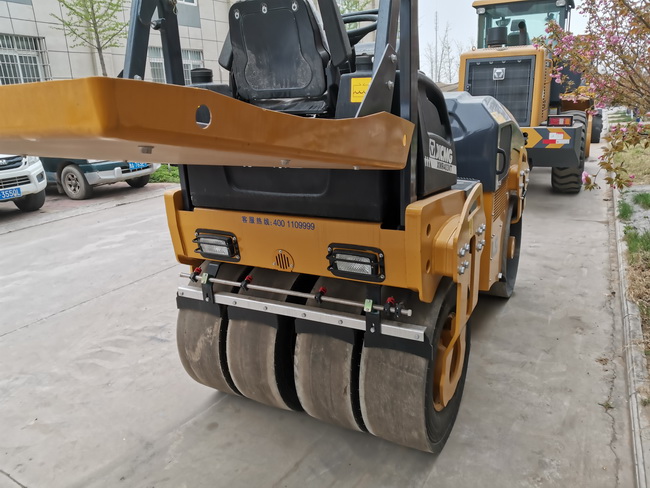 MK网XMR403VT双钢轮压路机 MK网XMR403VT双钢轮压路机