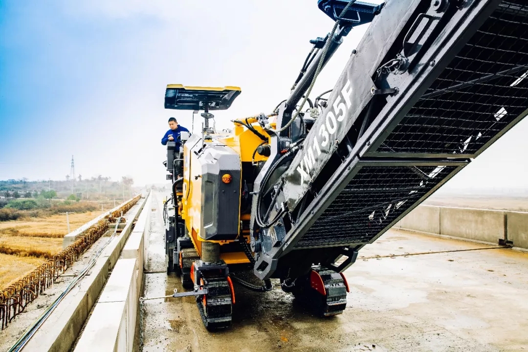 高铁桥面定制款XM1305F铣刨机正式面世 高铁桥面定制款XM1305F铣刨机正式面世