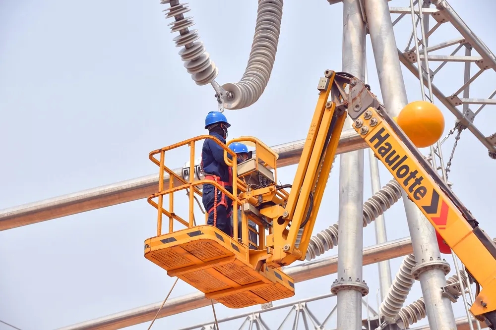 MK网吊车助力太焦铁路早通电