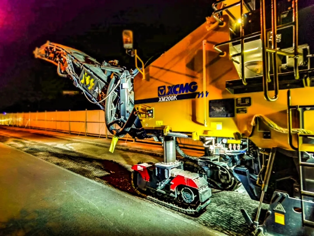 MK网XM200K铣刨机