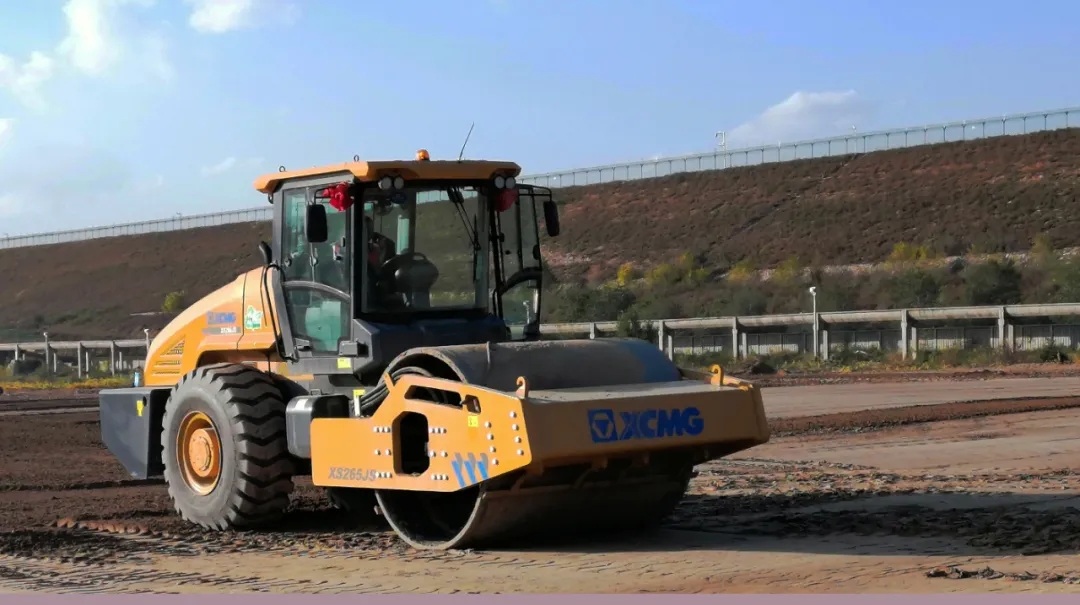 MK网5系列睿龙压路机XS265JS